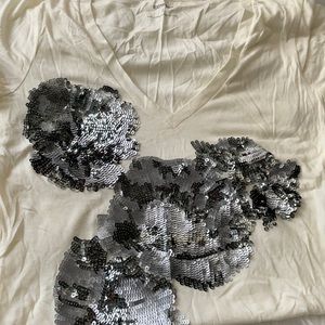 Express M Ivory v-neck with embellishments